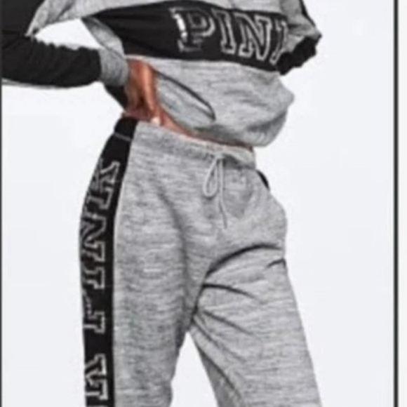 ISO 🚨 I'M LOOKING FOR THESE VS Pink items - Picture 13 of 15